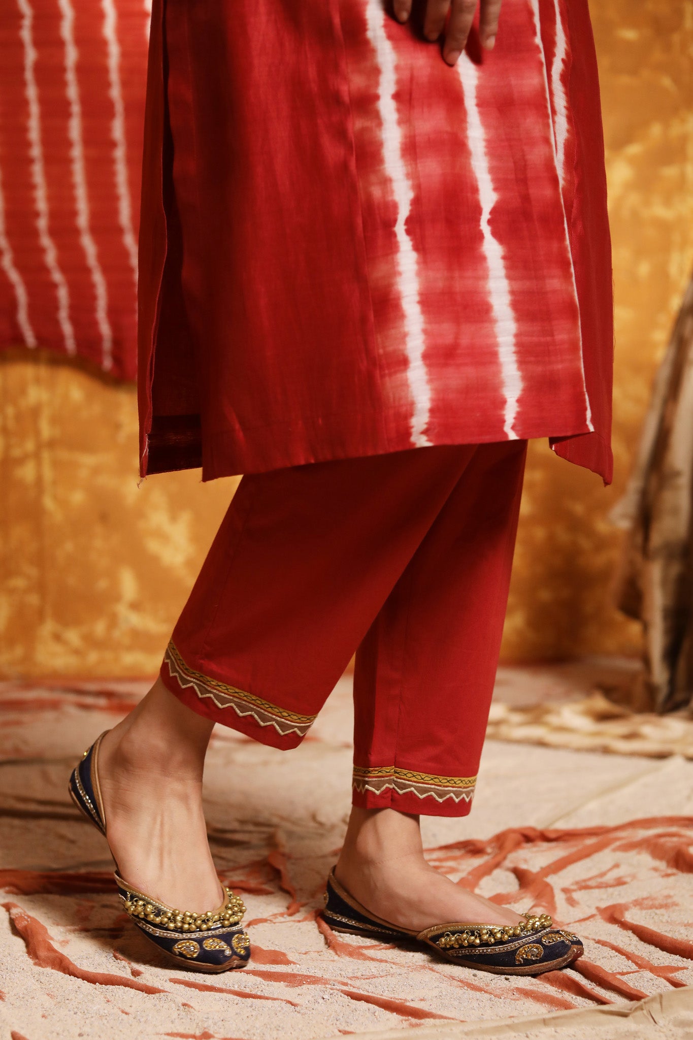 Maroon V-Neck Tie Dye Kurta With Pant & Dupatta